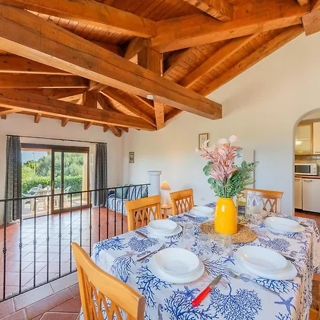Spacious With Lovely Pool *