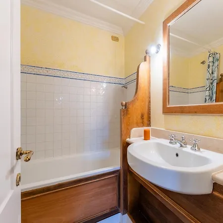 Spacious With Lovely Pool *